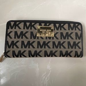 Michael Kors logo wallet